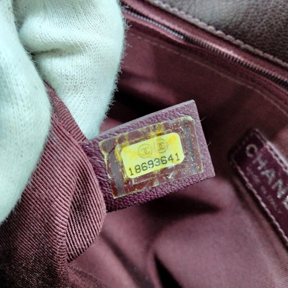 CHANEL Quilted Burgundy Shoulder Bag - Picture 3 of 10